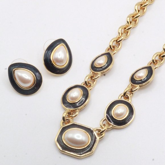 Monet Signed Designer Faux Pearl Enamel Link Necklace Earrings Set - Picture 3 of 8